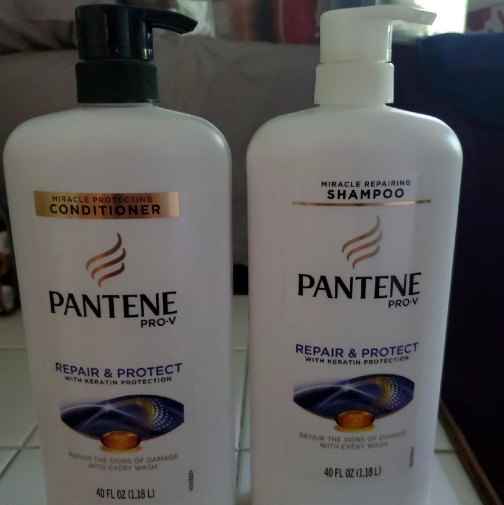 *SOLD* Pantene 40fl oz shampoo/conditioner bundle
